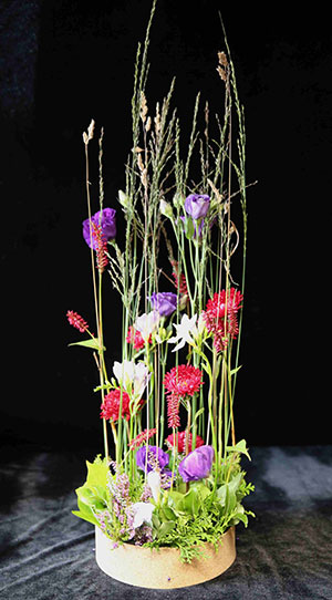 How To guide for a seasonal round flower arrangement Using a posy pad to highlight the textures and colours of a season in a vegetative manner