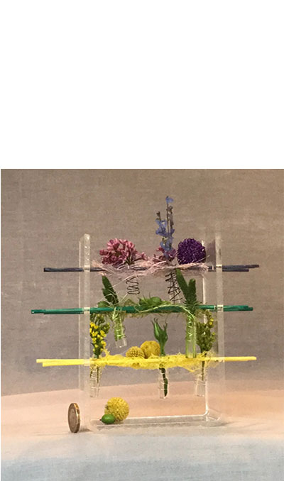 Gill Davies' Silver Gilt Award Winning flower arrangement in the Summer hues class of the Royal Cheshire County 'Virtual' Show 2021