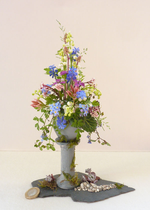 Liz Broad's Gold Award Winning flower arrangement in the Summer hues class of the Royal Cheshire County 'Virtual' Show 2021