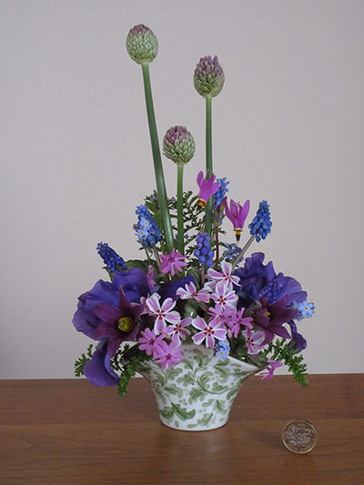 Sandra Wilson's flower arrangement in the Summer hues class of the Royal Cheshire County 'Virtual' Show 2021