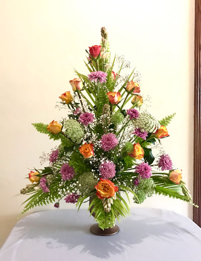 Anjna Patel's flower arrangement in the A Moment in Time class of the Royal Cheshire County 'Virtual' Show 2021