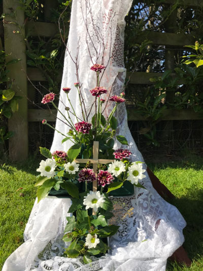 Elaine Meredith's flower arrangement in the A Moment in Time class of the Royal Cheshire County 'Virtual' Show 2021