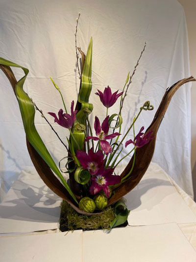 Heather Bateson's flower arrangement in the A Moment in Time class of the Royal Cheshire County 'Virtual' Show 2021