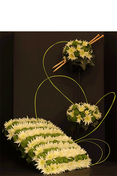 Barbara Penketh's Bronze Award Winning flower arrangement in the Knit one purl one class of the Royal Cheshire County 'Virtual' Show 2021