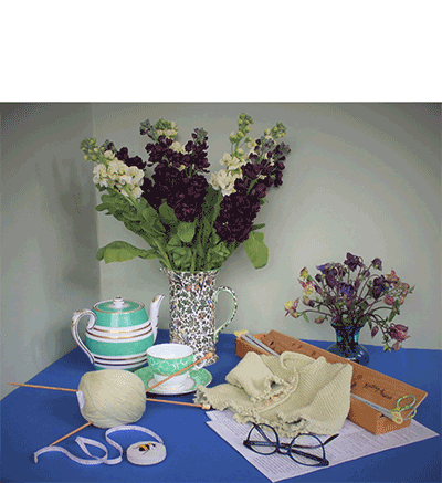 Elizabeth Cooke's flower arrangement in the Knit one purl one class of the Royal Cheshire County 'Virtual' Show 2021