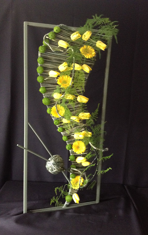 Rita Roberts' Gold Award Winning flower arrangement in the Knit one purl one class of the Royal Cheshire County 'Virtual' Show 2021