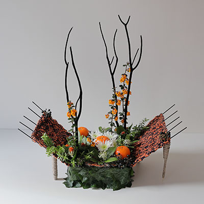 Shiona Fosh's Silver Award Winning flower arrangement in the Knit one purl one class of the Royal Cheshire County 'Virtual' Show 2021